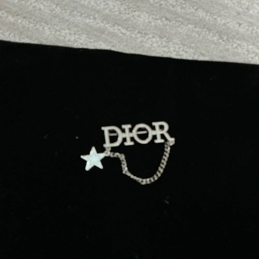 Fashion Dior Silver Logo Chain Brooch - Picture 4 of 4